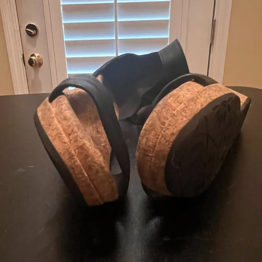 Ugg size 7.5 wedge leather sandals